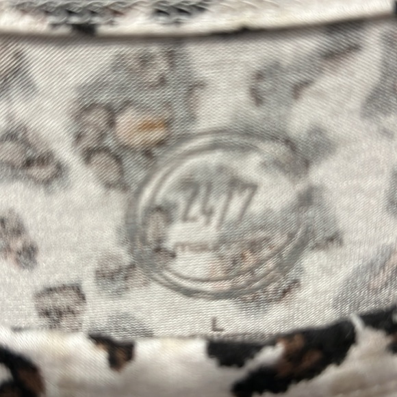 24/7 blouse size Large - Picture 2 of 4